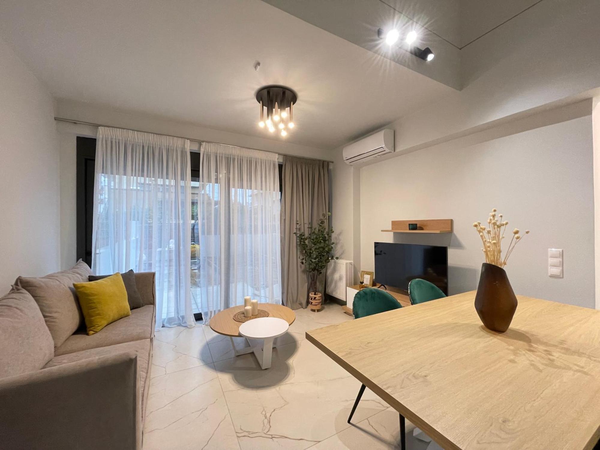 Urban Oasis In Ellinikon Apartment