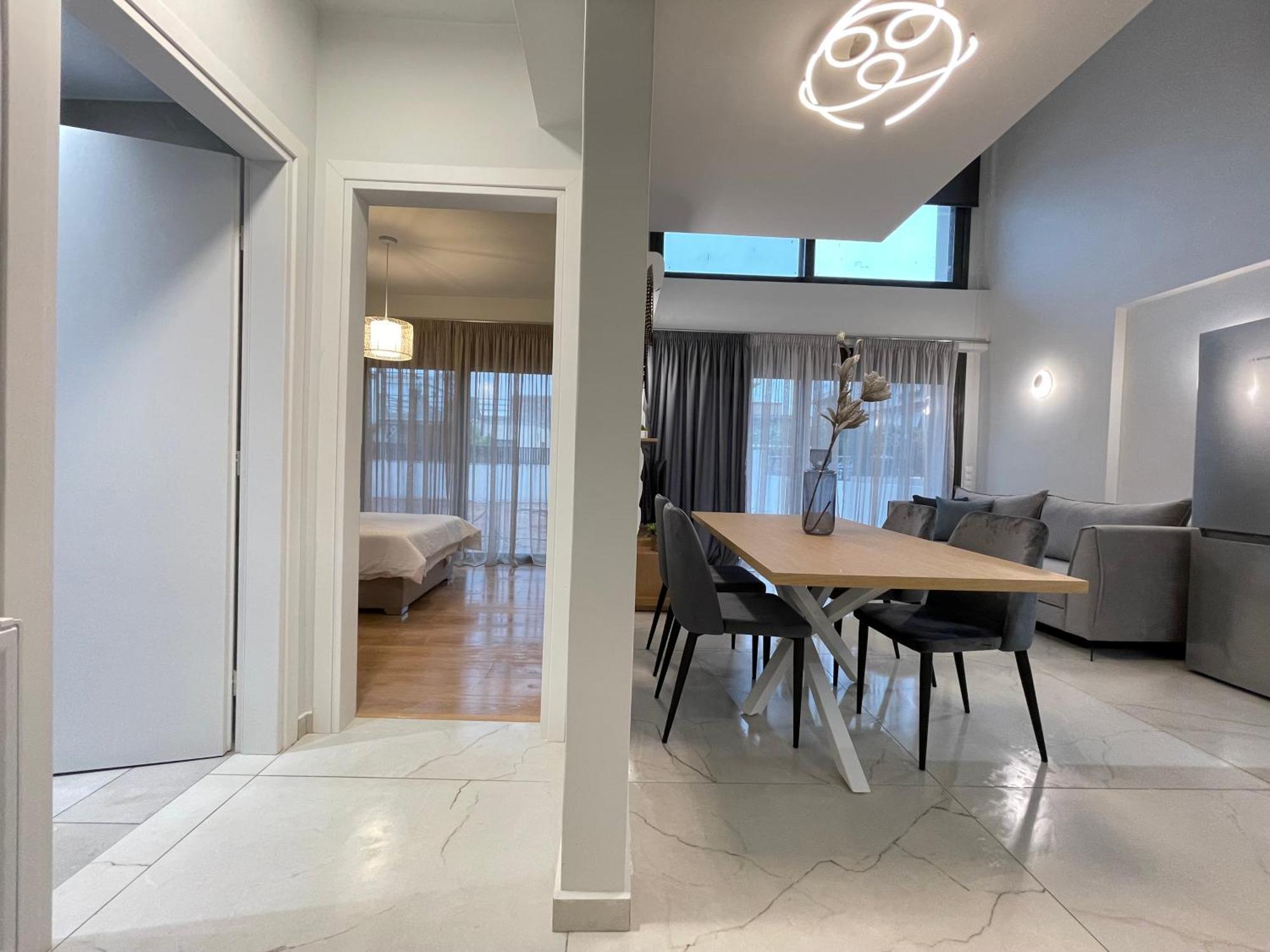 Urban Oasis In Ellinikon Apartment